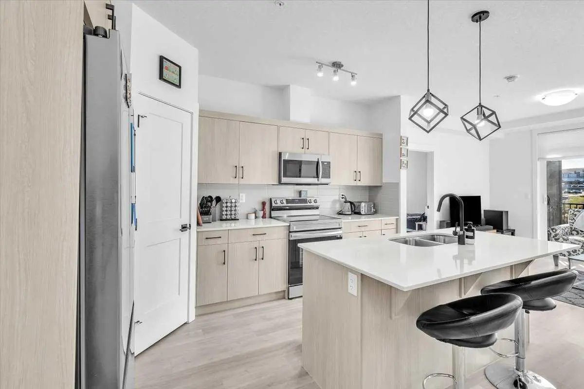 305, 30 Sage Hill Walk NW