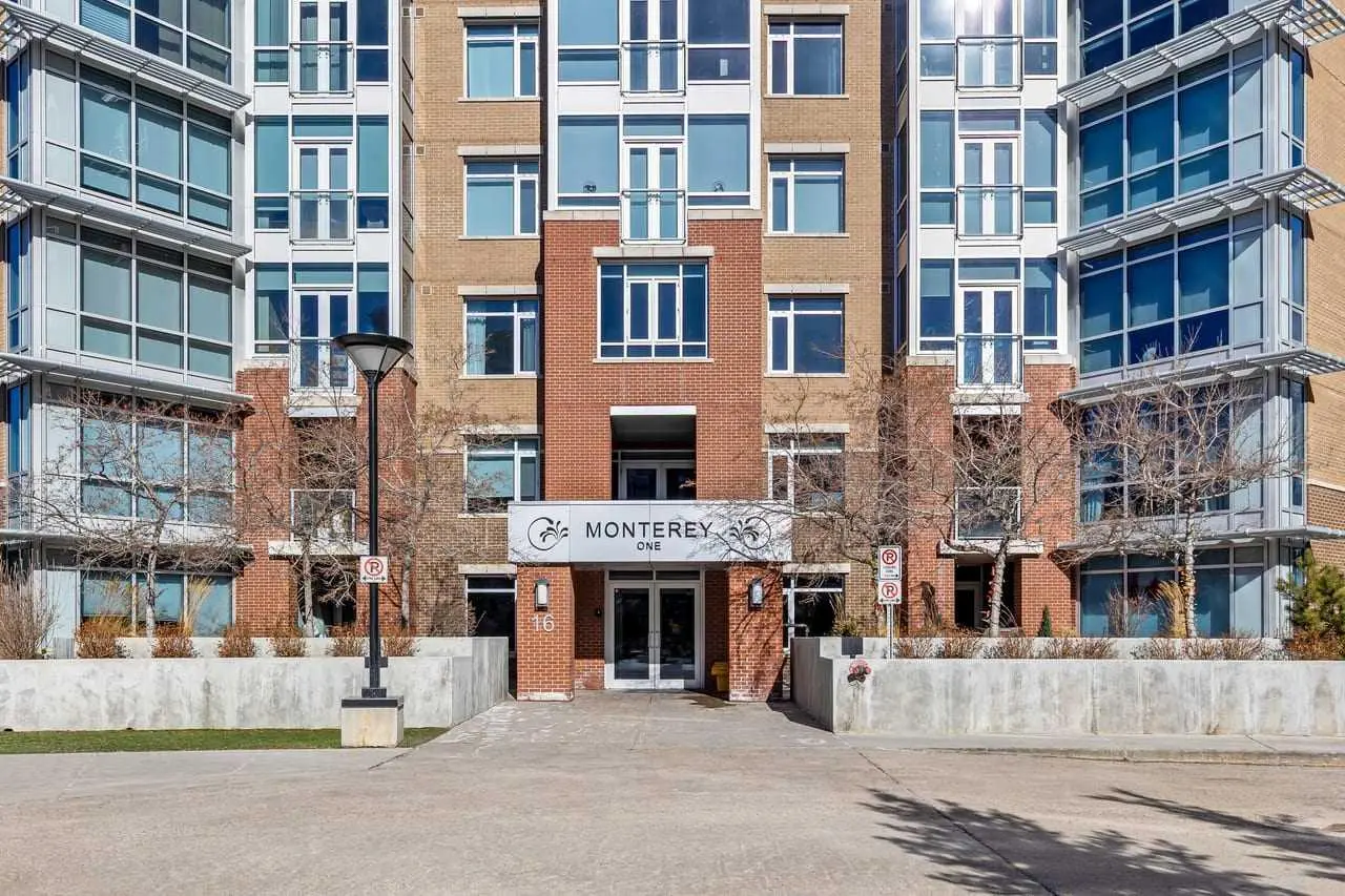 310, 16 Varsity Estates Circle NW