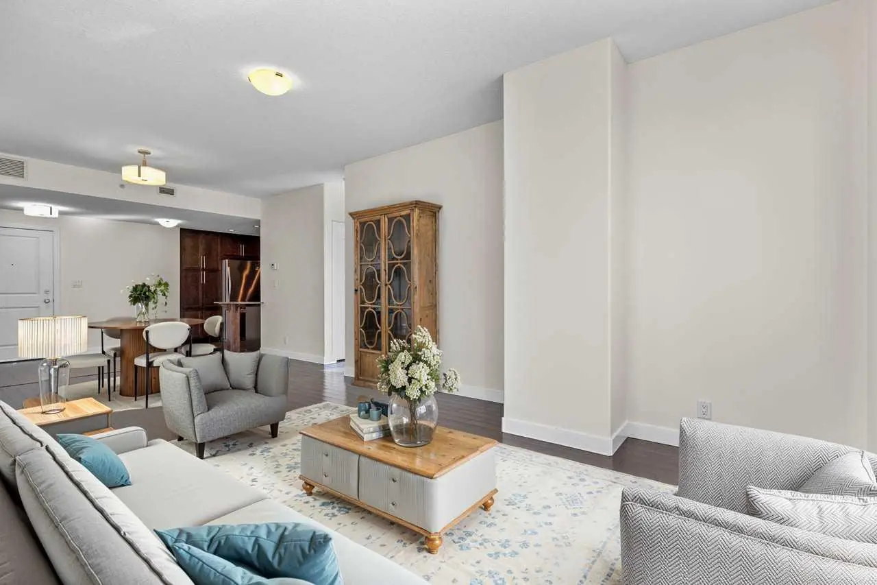 310, 16 Varsity Estates Circle NW