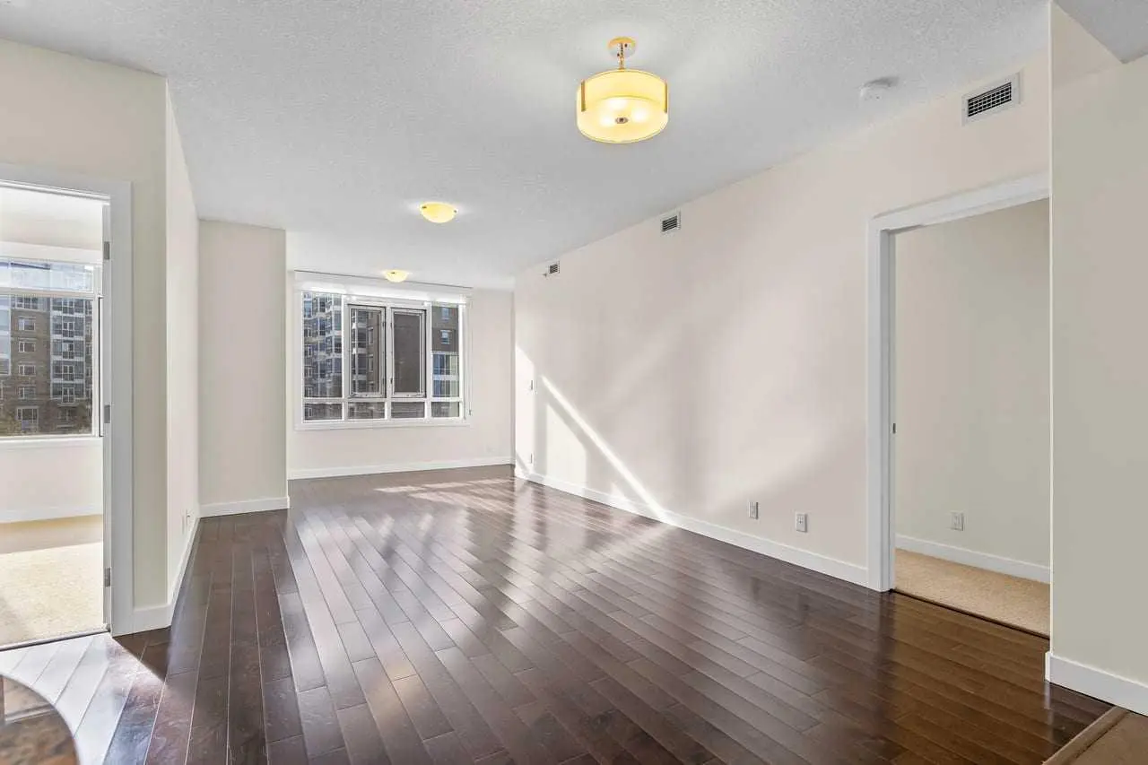 310, 16 Varsity Estates Circle NW