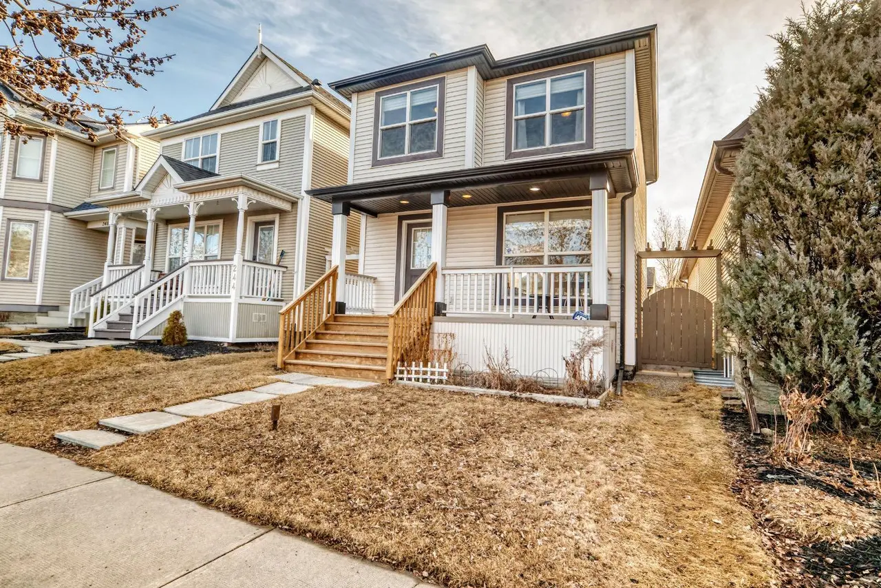 240 Prestwick Way SE