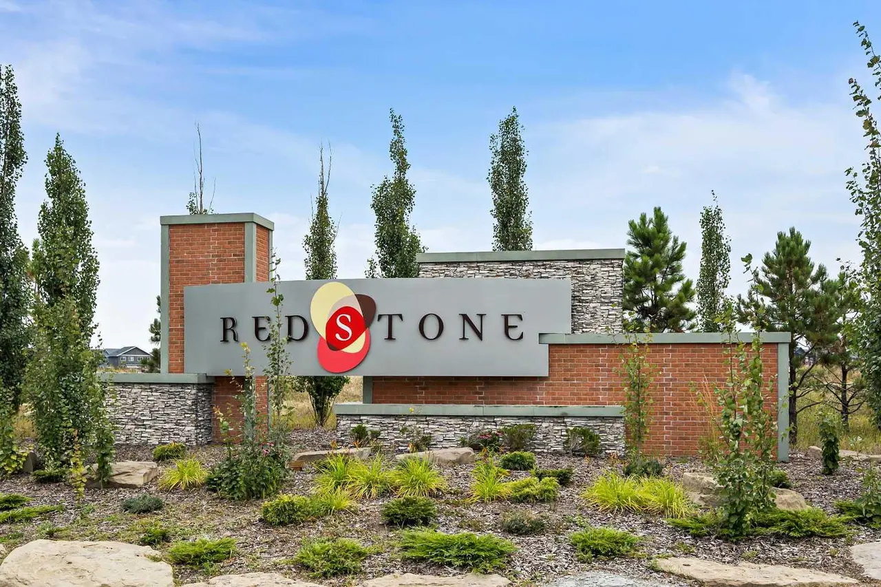 906, 132 Red Embers Link NE