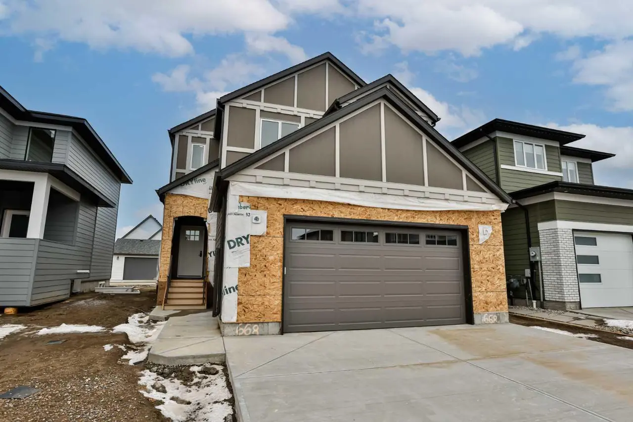 668 Devonia Road W