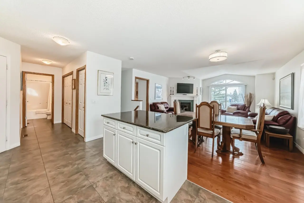 157 Hawkstone Manor NW