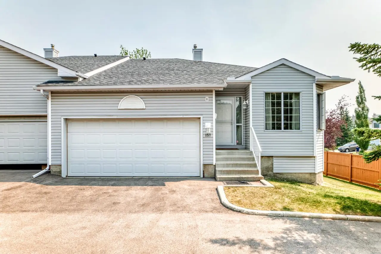 157 Hawkstone Manor NW