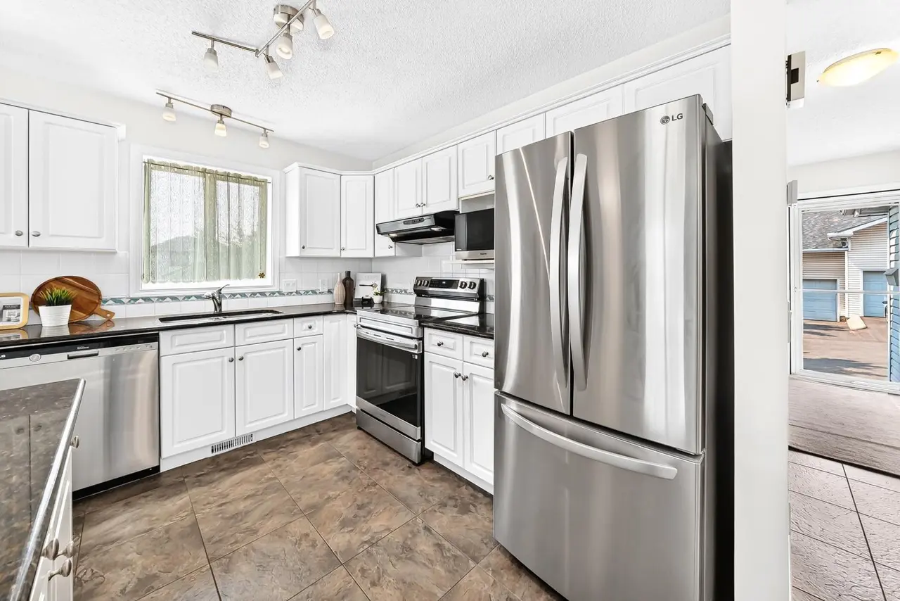 157 Hawkstone Manor NW