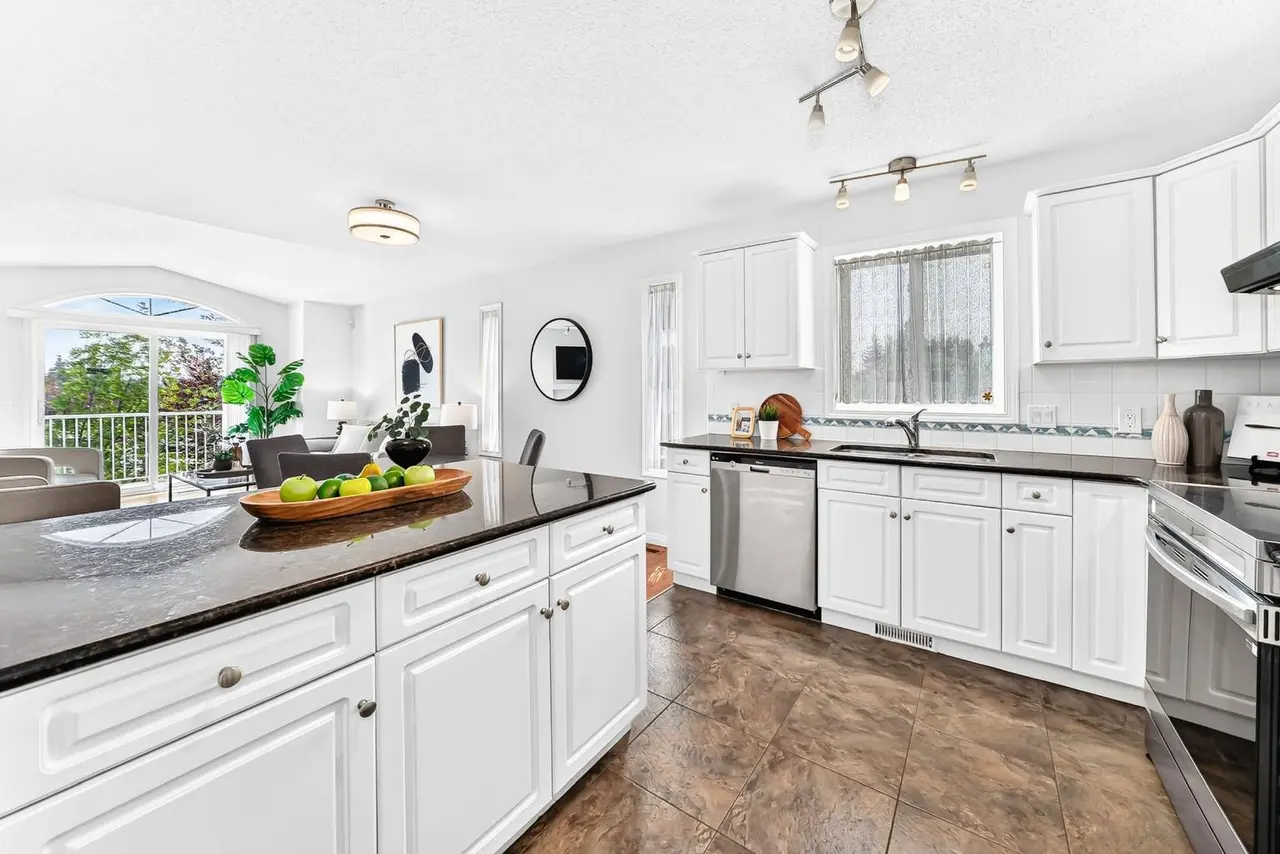 157 Hawkstone Manor NW