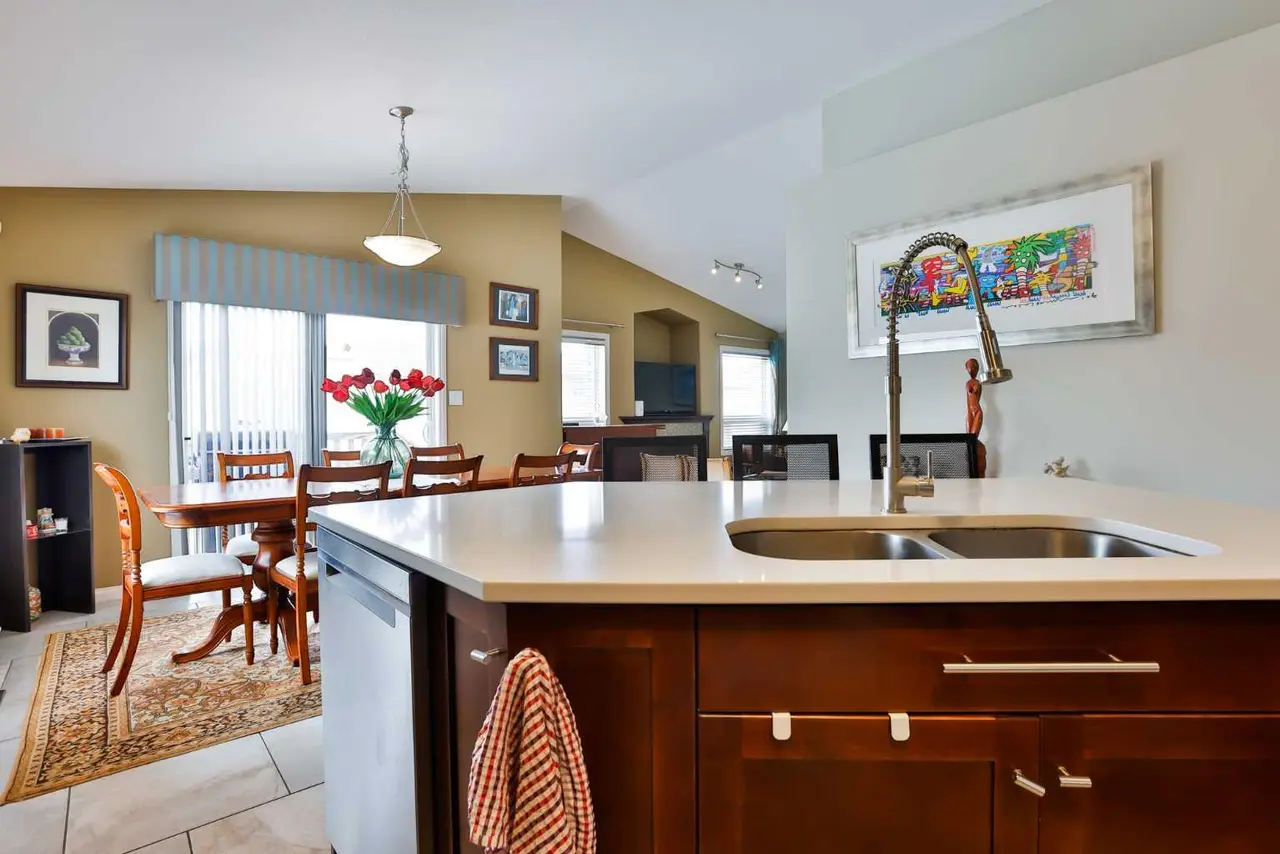66 Coalbanks Gate W
