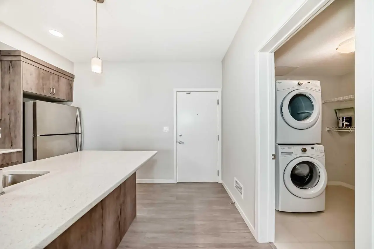 212, 20 Seton Park SE