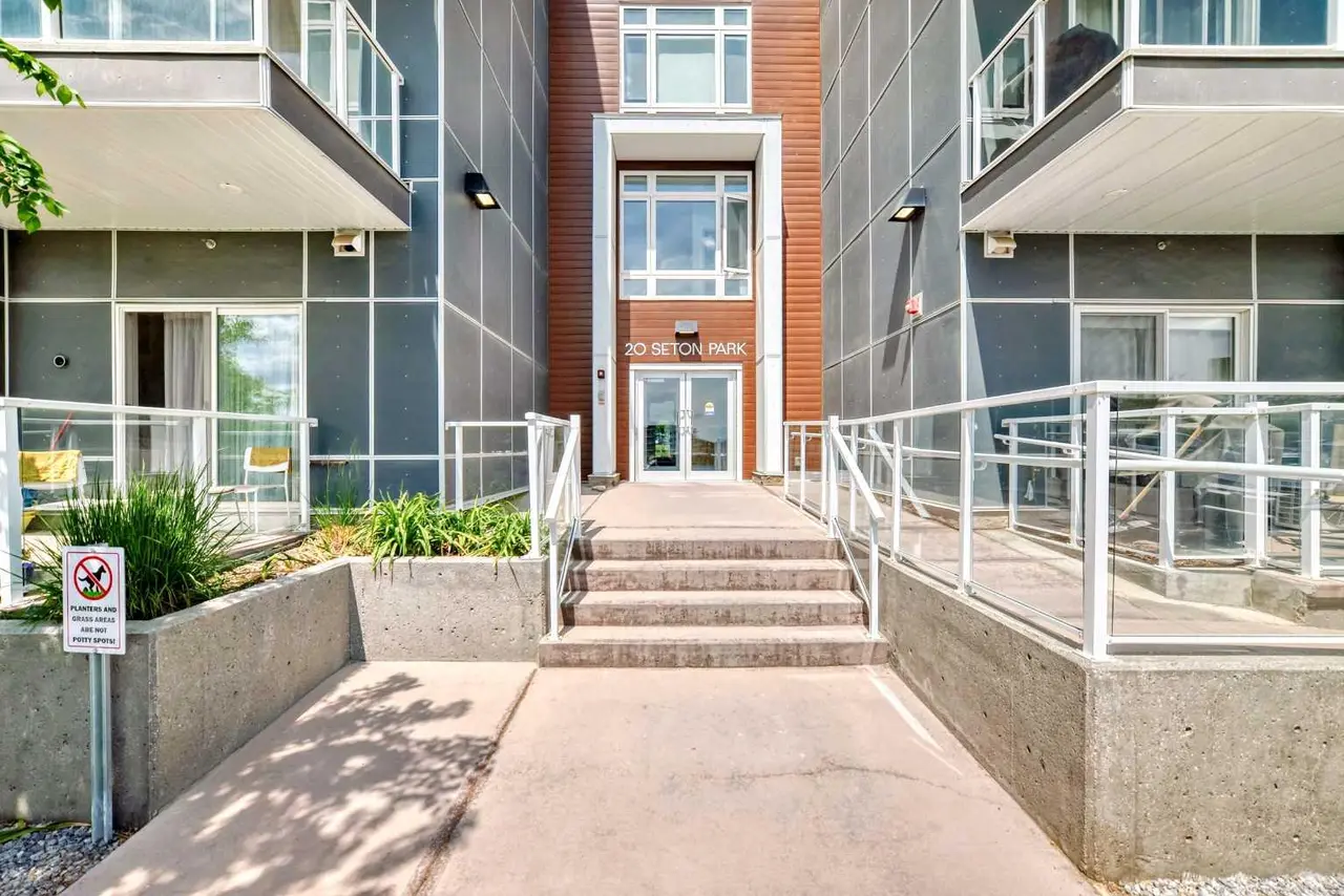 212, 20 Seton Park SE