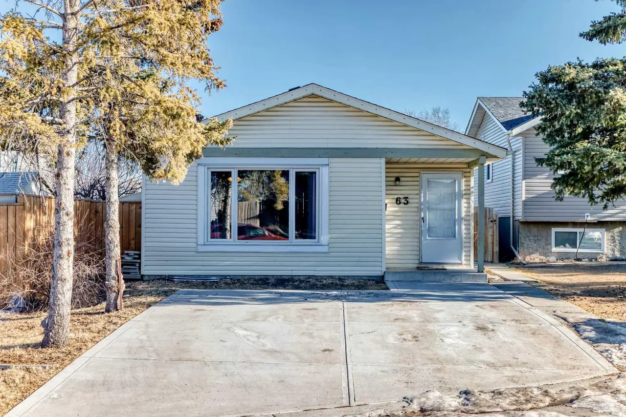 63 Falshire Place NE
