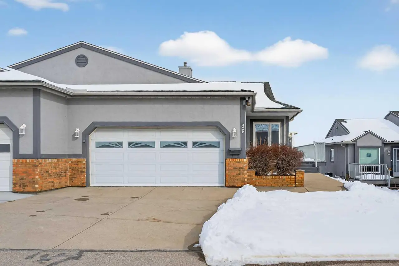 96 Norquay Heights NW