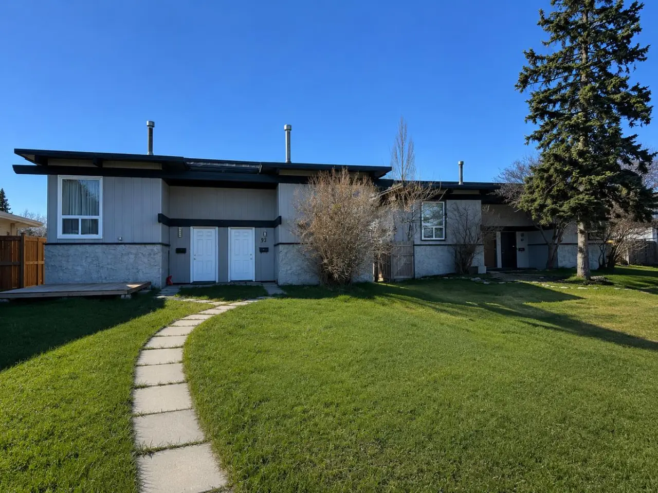92 Queen Isabella Close SE