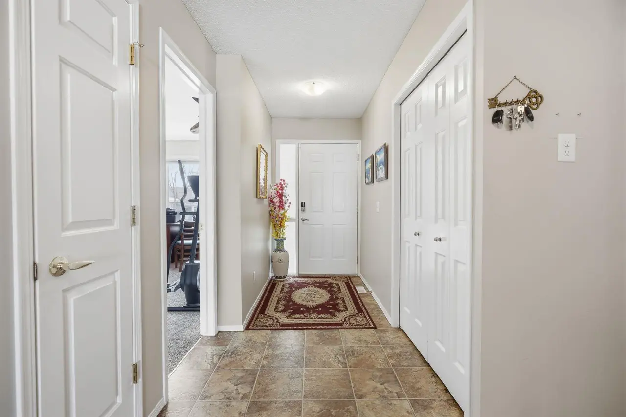 216 Valley Ridge Heights NW
