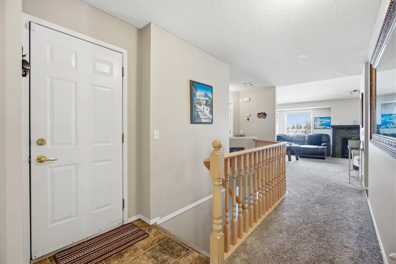 216 Valley Ridge Heights NW