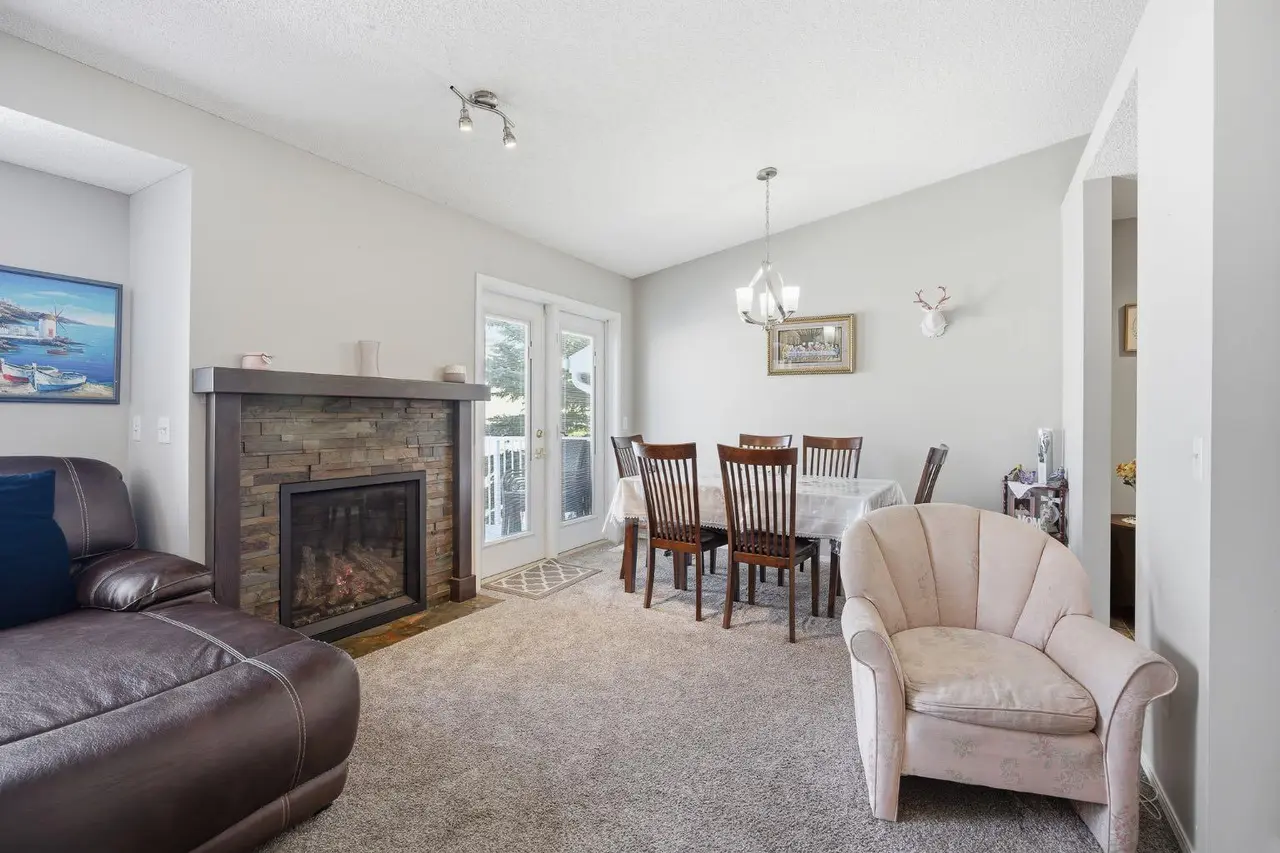 216 Valley Ridge Heights NW