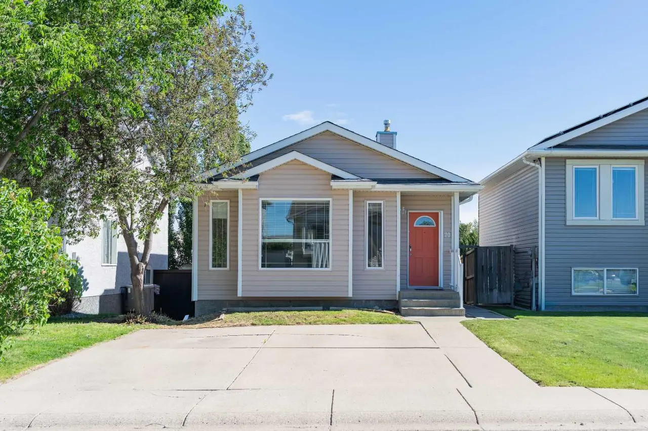 70 Peigan Court W