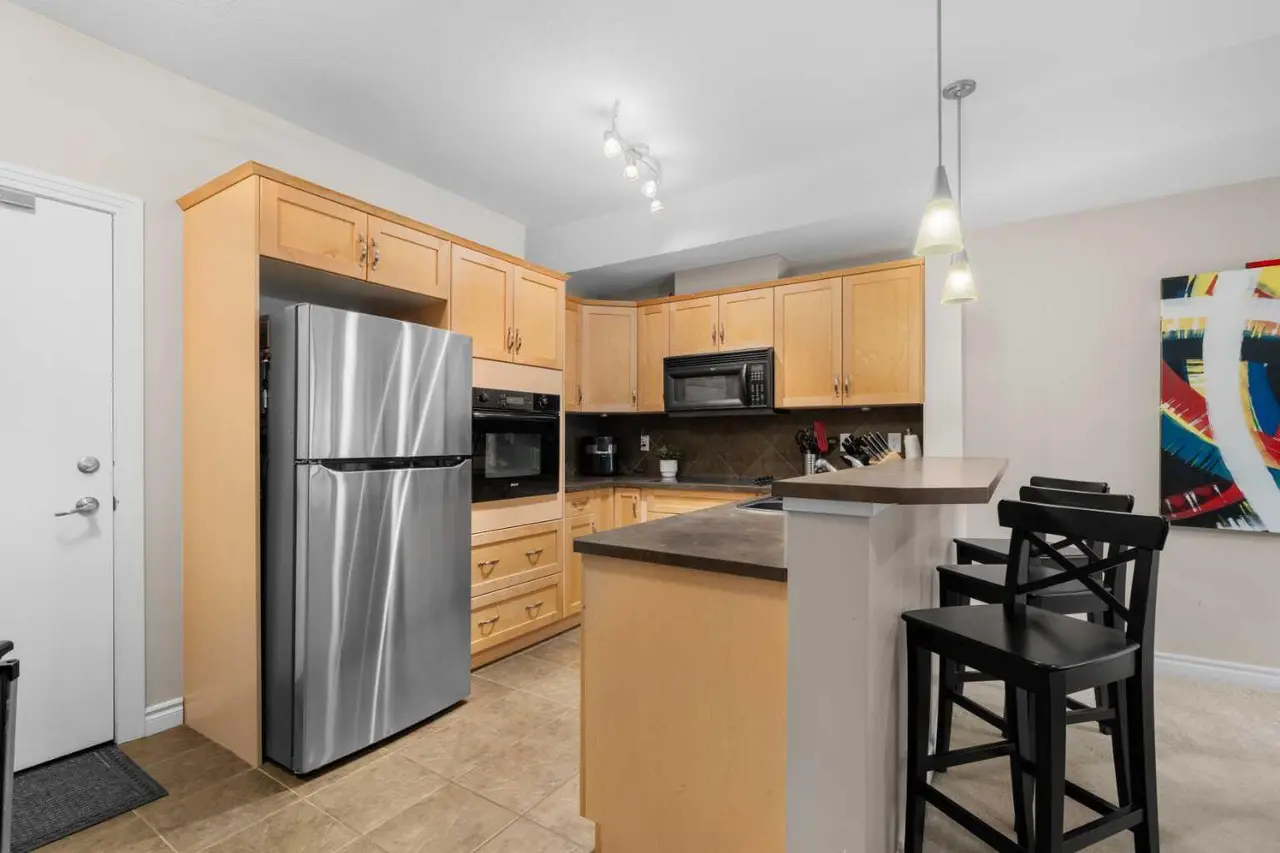 117, 60 Royal Oak Plaza NW