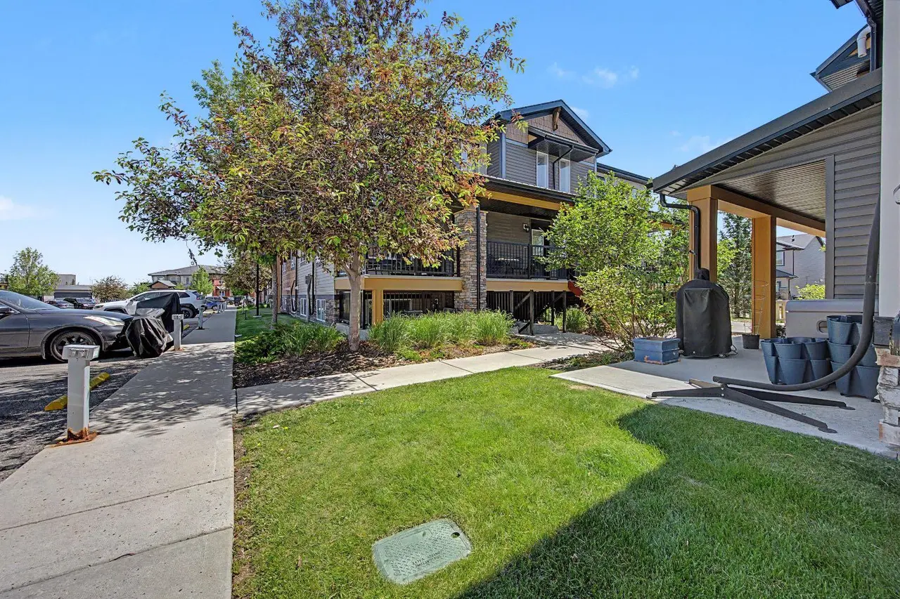 11103, 2781 Chinook Winds Drive SW