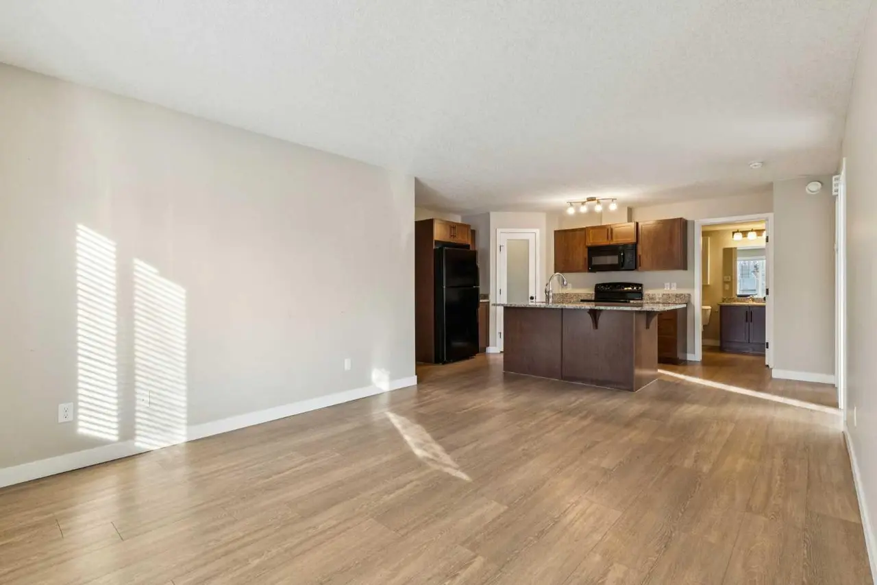 4102, 2781 Chinook Winds Drive SW