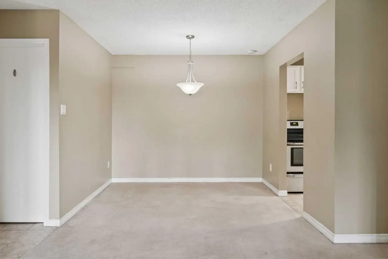 9302, 315 Southampton Drive SW