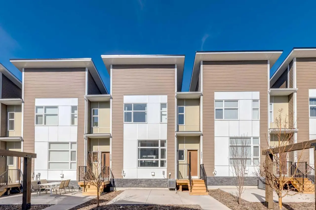 121 Walden Lane SE
