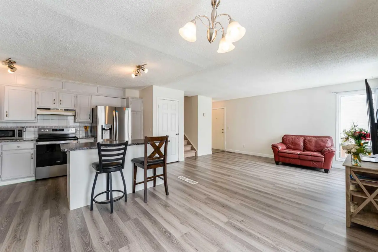 147 Templewood Drive NE