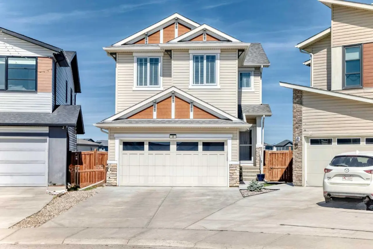 35 Walden Mount SE