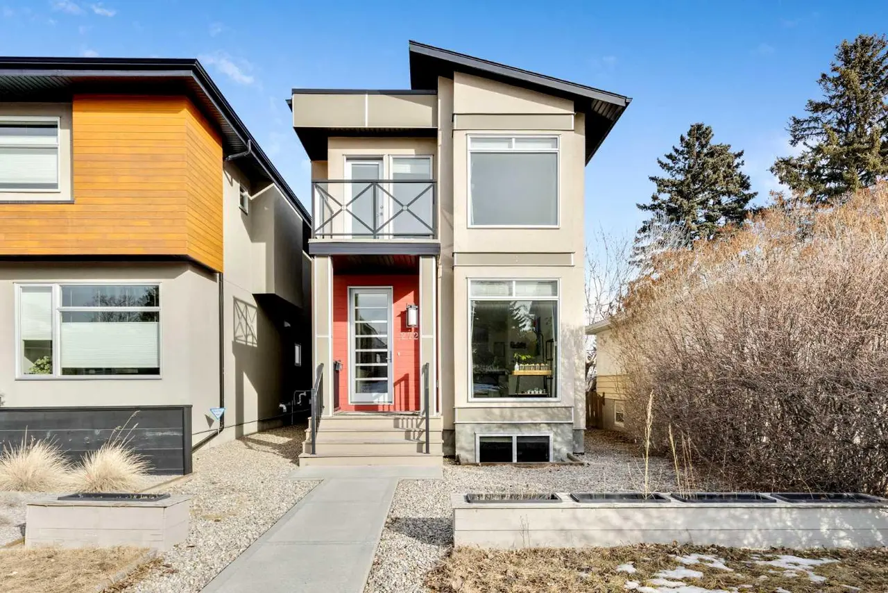 2728 Cochrane Road NW
