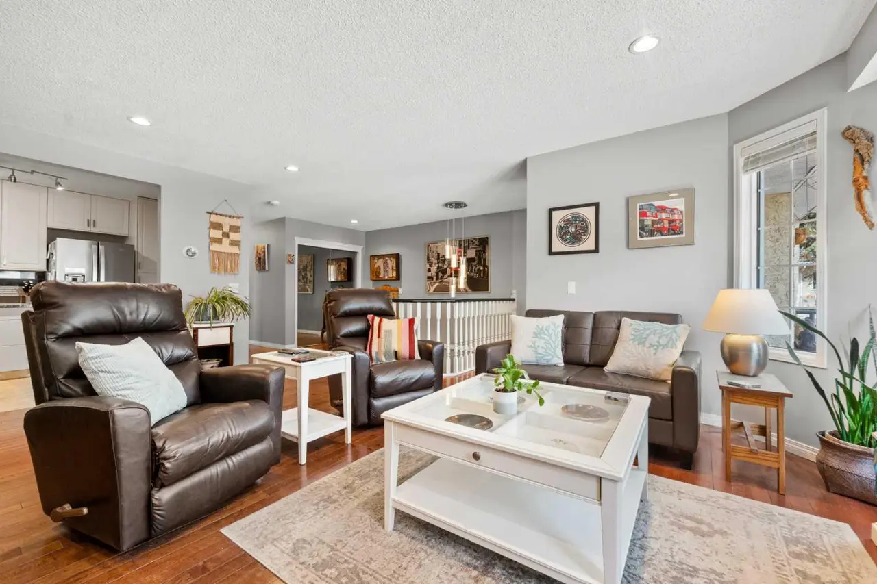 38 Richelieu Court SW
