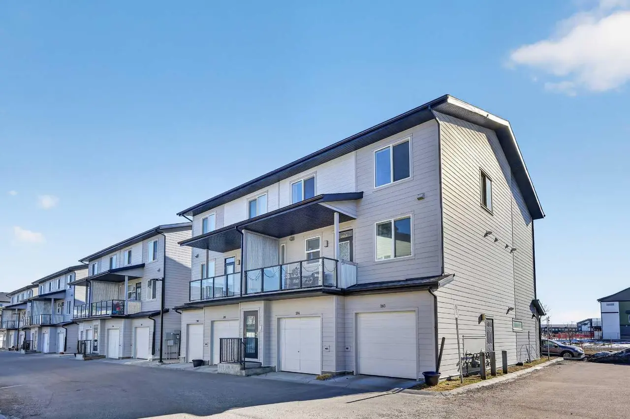 203, 445 Redstone Walk NE