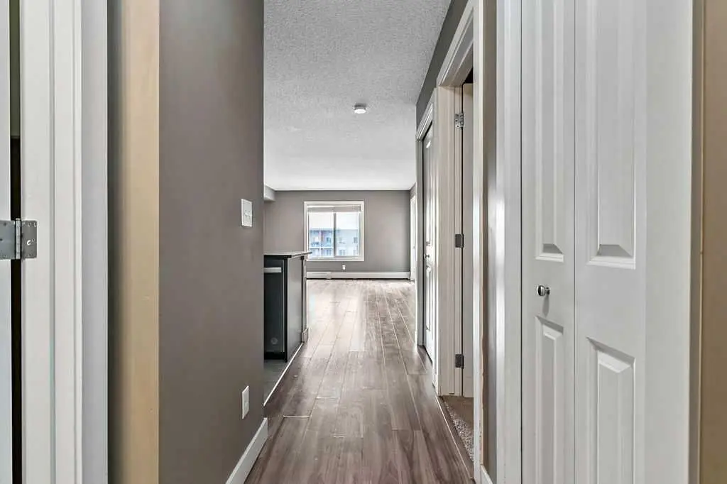 9410, 403 Mackenzie Way SW