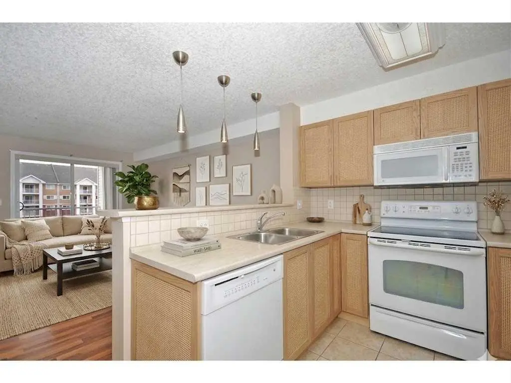 2310, 10 Prestwick Bay SE