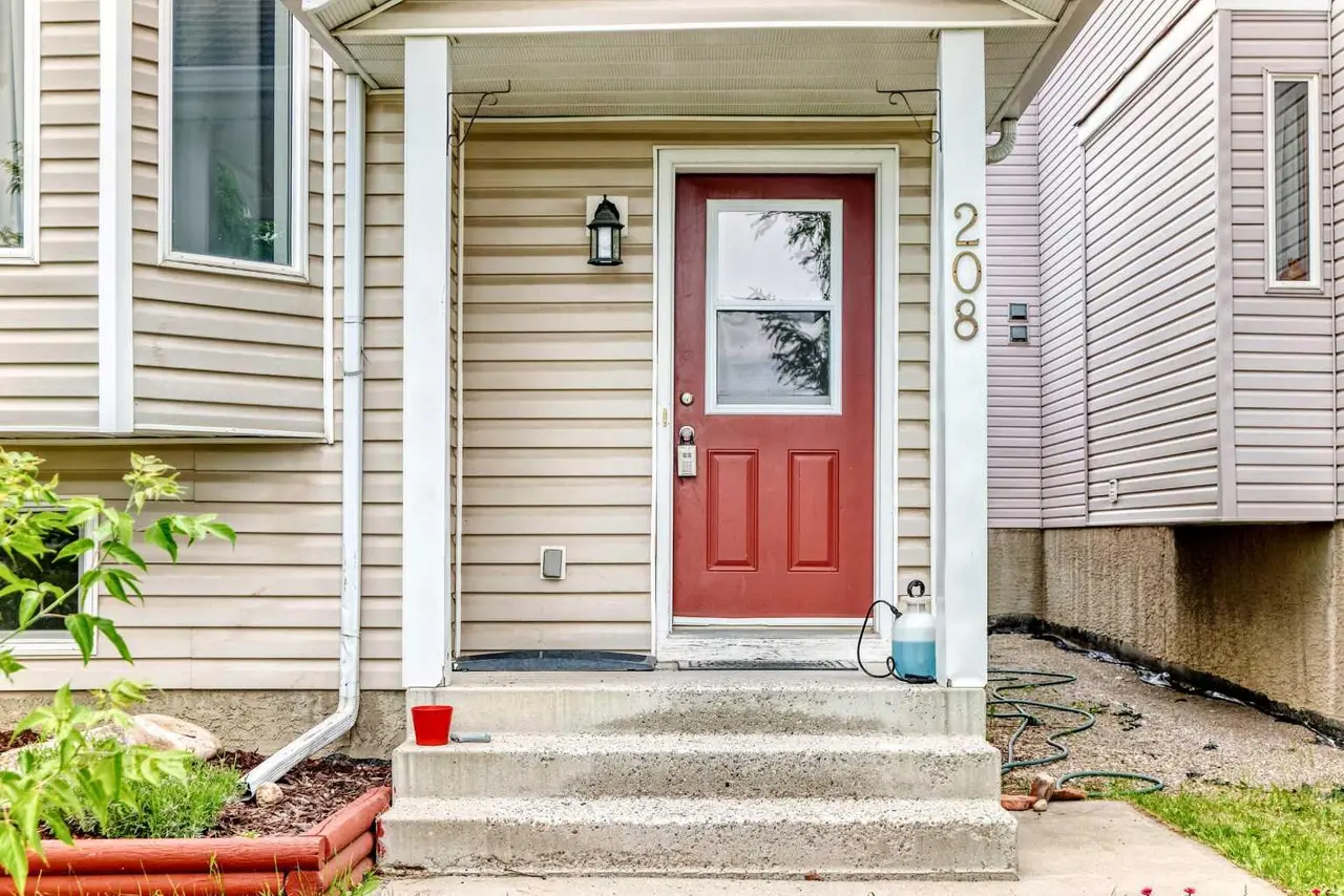 208 Erin Meadow Green SE