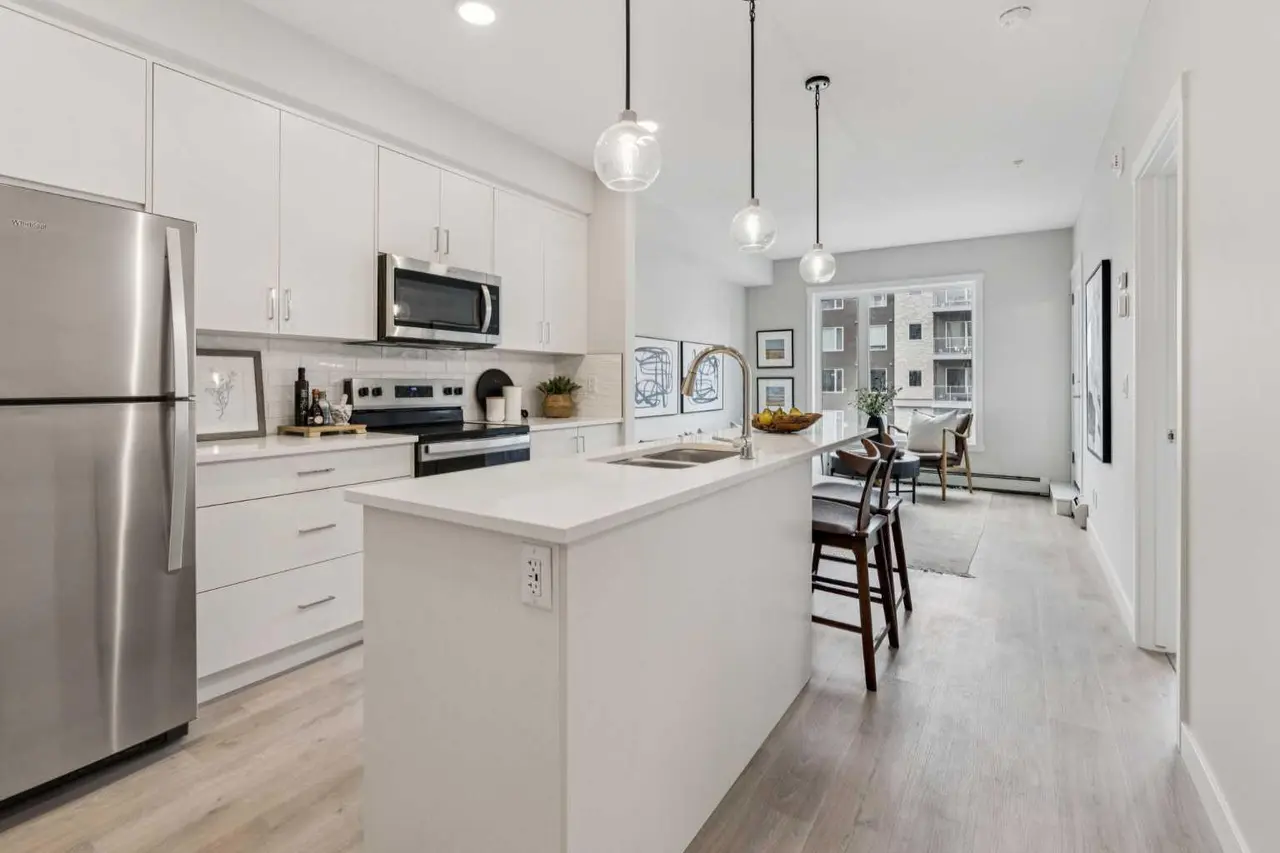 201, 655 Shawnee Square SW