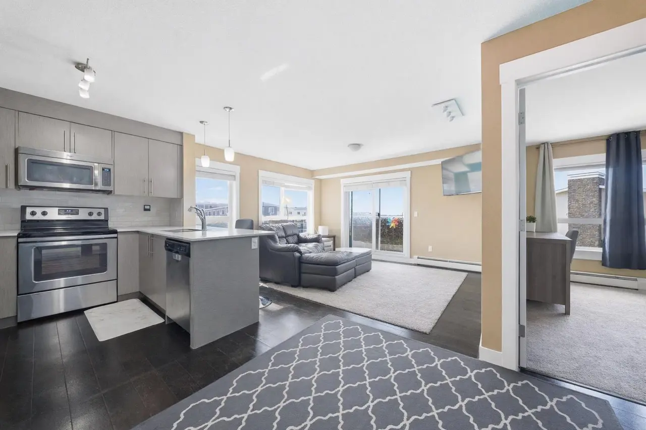 7415, 302 Skyview Ranch Drive NE