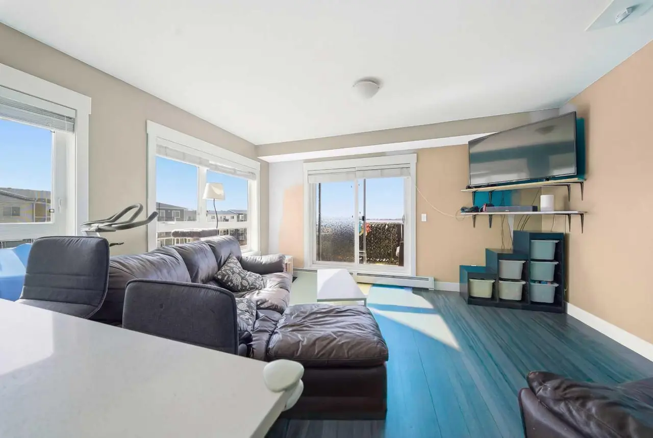 7415, 302 Skyview Ranch Drive NE
