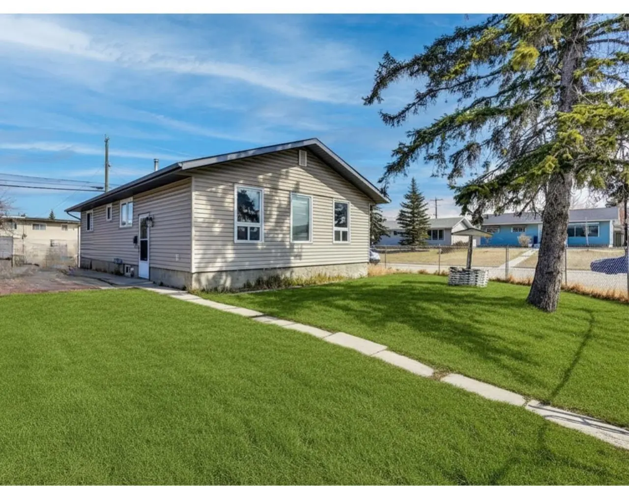 1004 Penrith Crescent SE