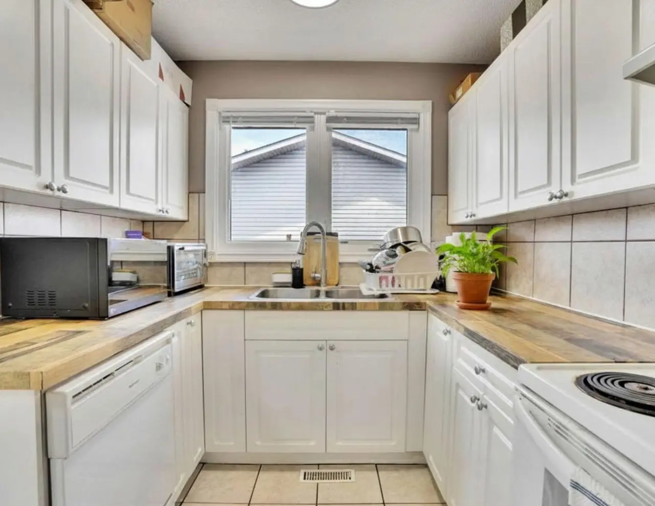 1004 Penrith Crescent SE
