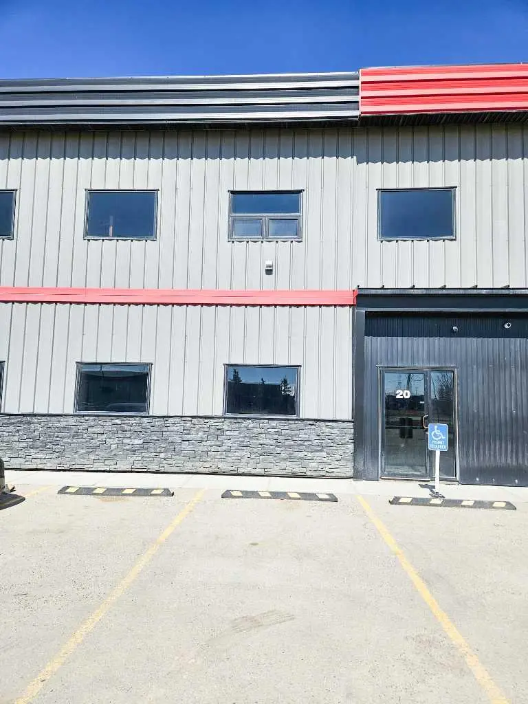20, 34 Wrangler Place SE