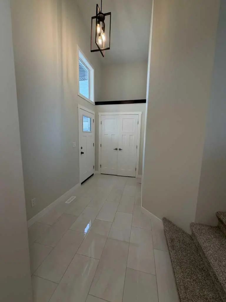 52 Emmett Crescent 
