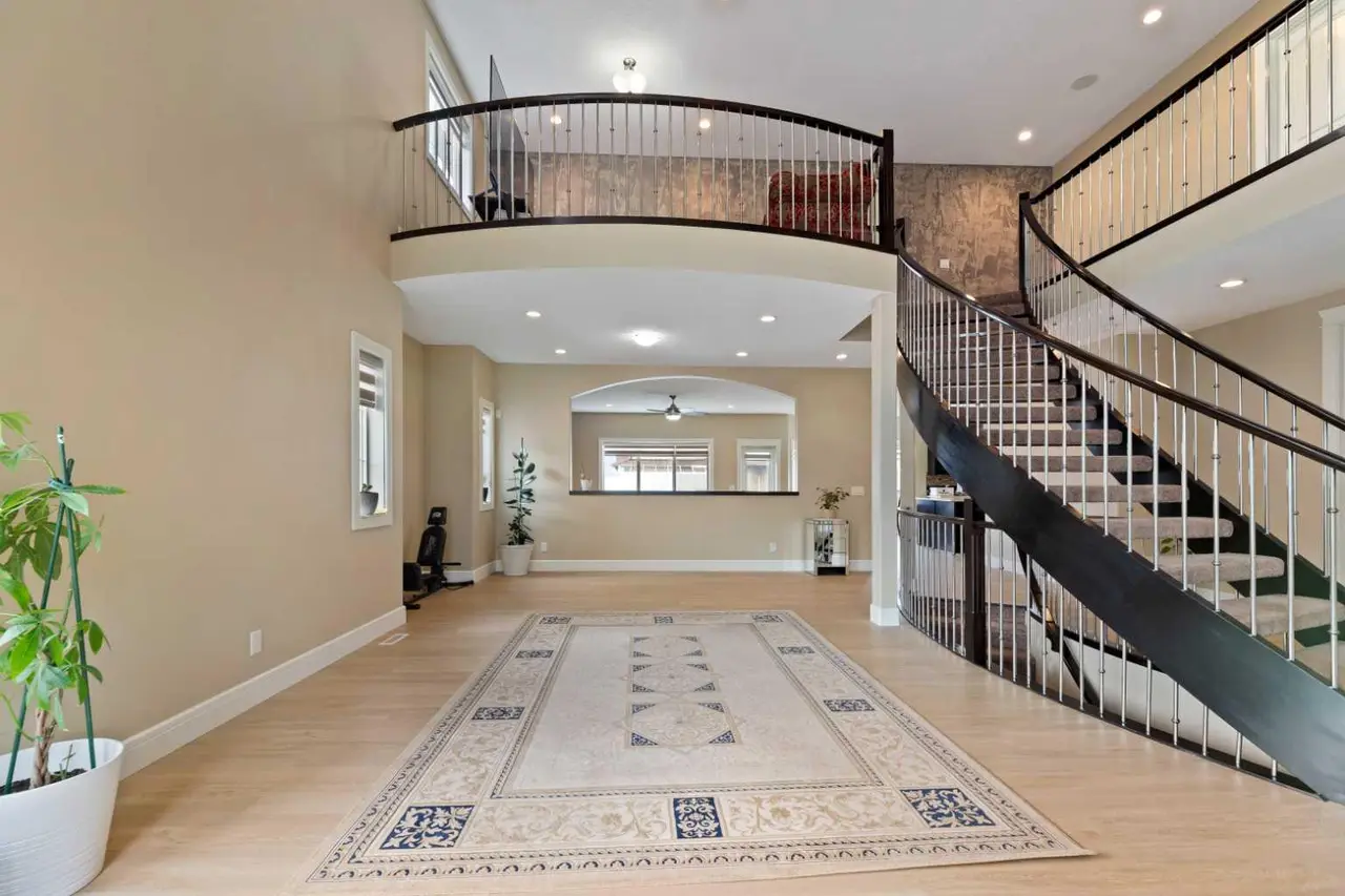 150 Saddlelake Grove NE