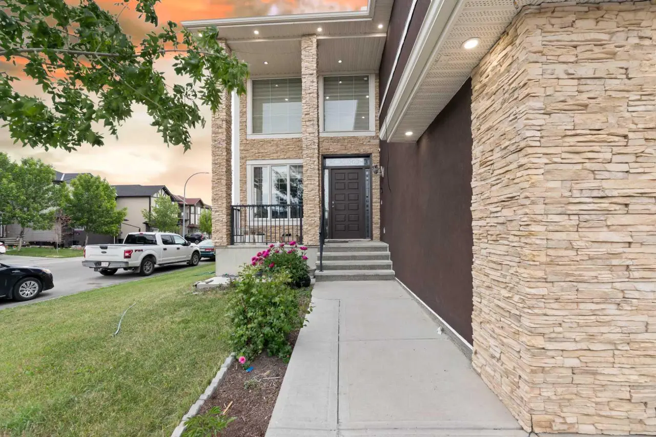 150 Saddlelake Grove NE