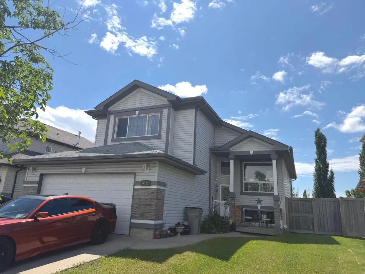 8821 Lakeland Drive