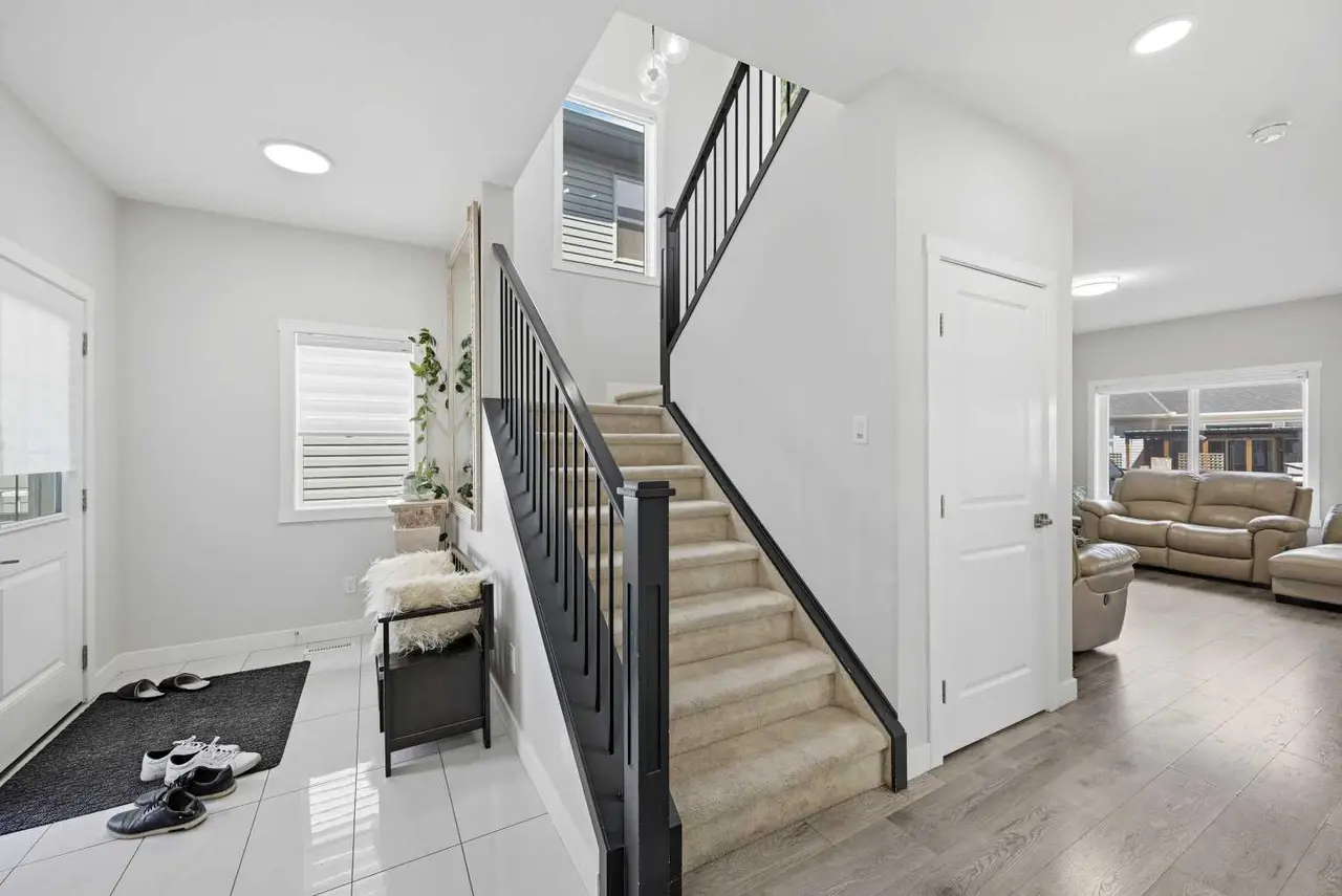 82 Legacy Glen Terrace SE