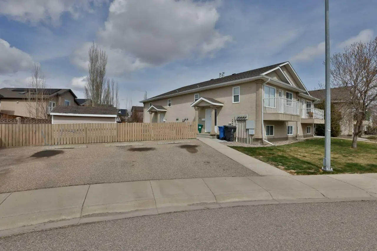 47 Highlands Place W