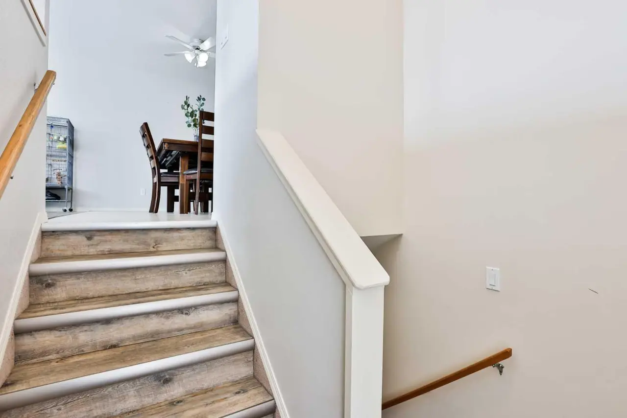 47 Highlands Place W
