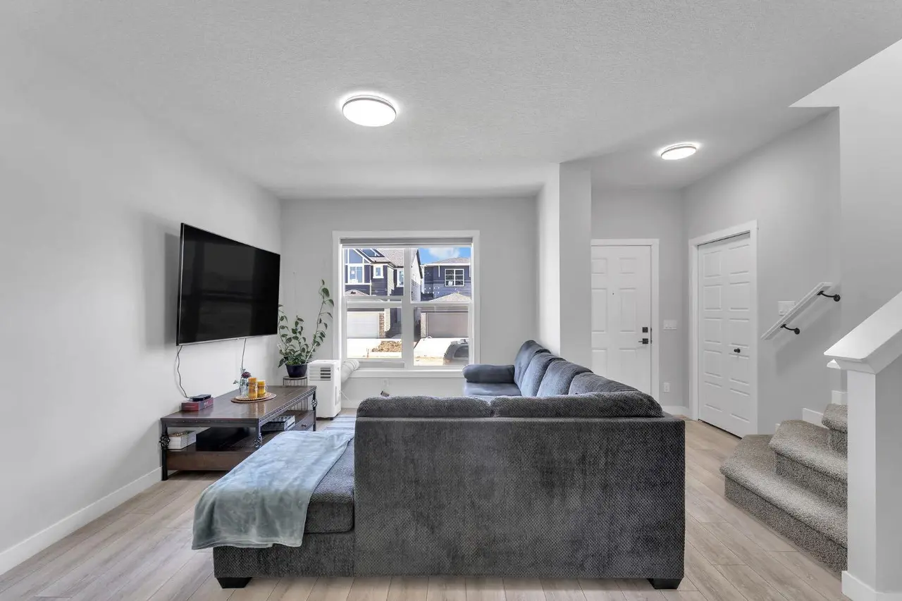 67 Corner Glen Gardens NE