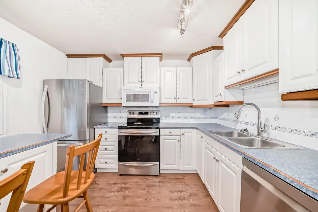 255 Falshire Way NE