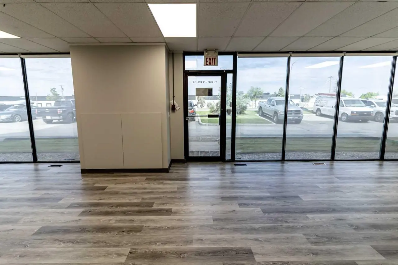 Units 11-12, 4041 74 Avenue SE